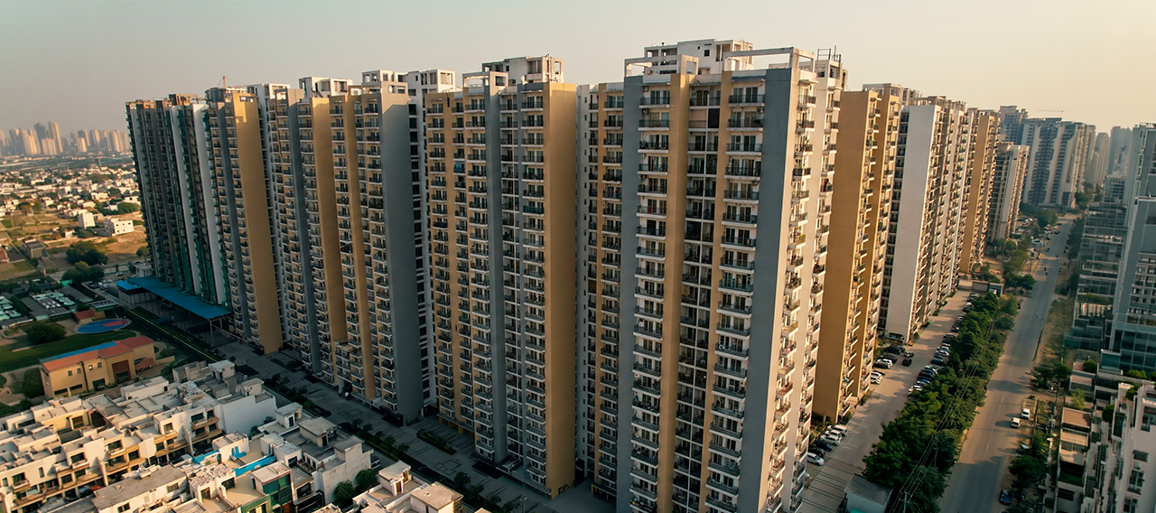 Spacious 3 BHK Residence in Panchsheel Greens II 
